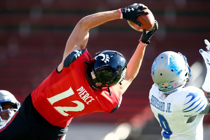 Cincinnati Bearcats receiver Alec Pierce (12) catches a touchdown pass against the Memphis Tigers. Kareem Elgazzar/The Enquirer via Imagn Content Services, LLC